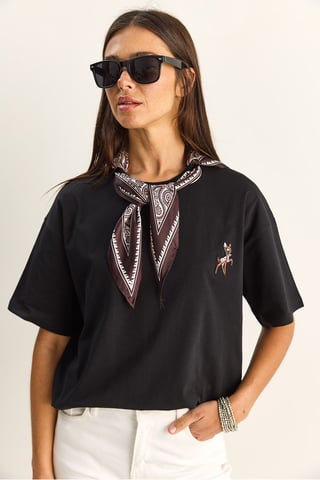 Lässig sitzendes Rundhals-gesticktes T-Shirt