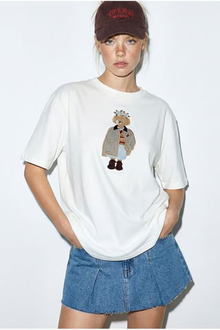 Besticktes T-Shirt mit Rundhalsausschnitt, lässige Passform