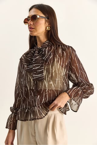 Chiffon-Bluse mit Krawatten-Detail und abstraktem Druck und Choker-Kragen