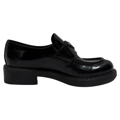 Prada Loafer aus gebürstetem schwarzem Leder