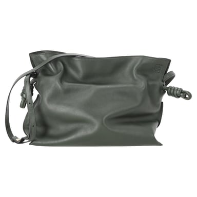 Loewe Medium Flamenco Clutch aus grünem Nappaleder