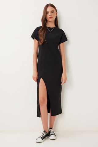 Schlankes Midi-Kleid mit seitlichem Schlitz