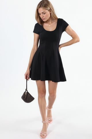 Mini Skaterkleid mit U-Ausschnitt