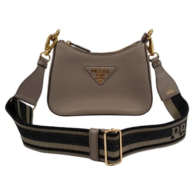 Prada Logo-Gurt Schultertasche aus grauem Leder
