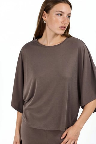 Locker sitzende gerippte Rundhalsbluse