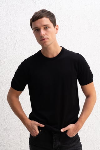 Einfaches geripptes T-Shirt mit Rundhalsausschnitt