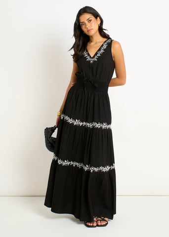 Schwarzes Maxikleid mit Blumenstickerei und Stufenrock