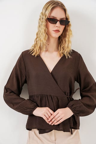 V-Ausschnitt Bluse mit Bindedetail aus Crepe