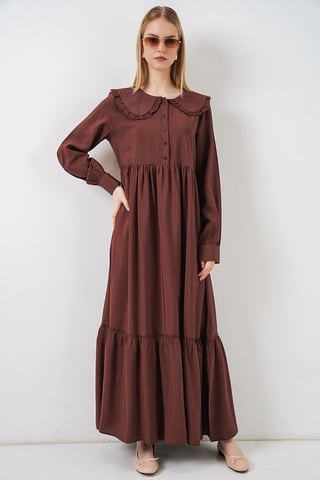Maxikleid mit Babykragen und Knopfverschluss