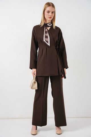 Lange Gürtel-V-Ausschnitt-Jacke