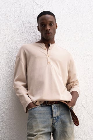 Comfort Fit Langarmshirt mit Knopfkrause