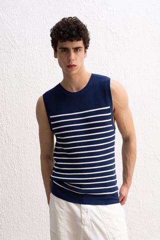 Giesto Schlankes, gestreiftes ärmelloses T-Shirt mit Rundhalsausschnitt - Marineblau