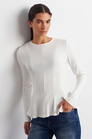 Taillierte strukturierte Strick-Peplum-Bluse