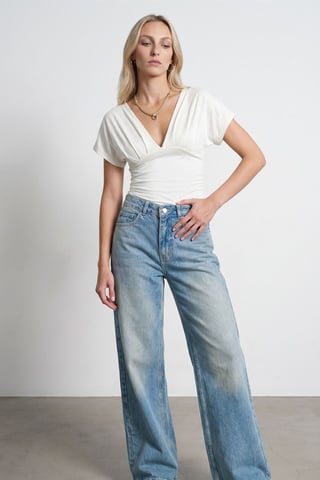 Schlanke Passform V-Ausschnitt Bluse mit Krawatten Detail