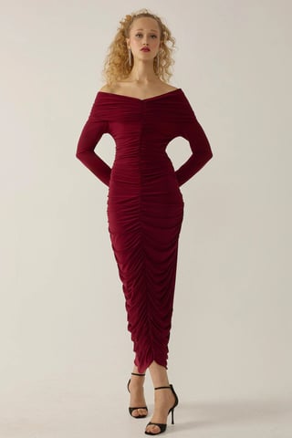 Schulterfreies, drapiertes Bodycon-Maxikleid