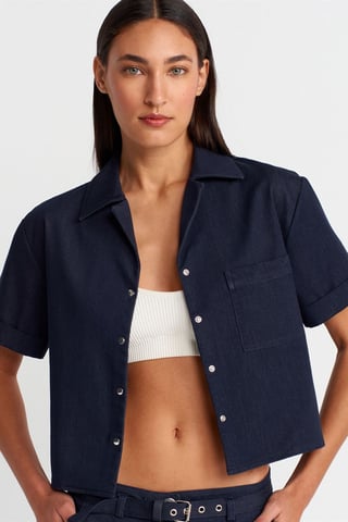 Damen geschnittenes Kreppshirt mit Tasche