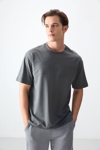 Übergroßes Rundhals-T-Shirt