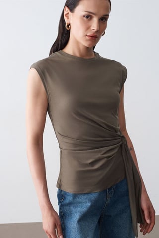 Ärmelloses Baumwoll-T-Shirt mit Rundhalsausschnitt und Bindedetail für Damen