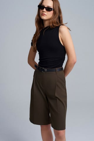 Hochgeschnittene, weit geschnittene Tailored Shorts