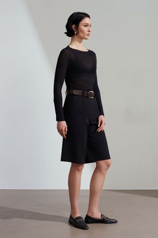 Hochtaillierte, bundelastische, weitgeschnittene Tailor-Shorts