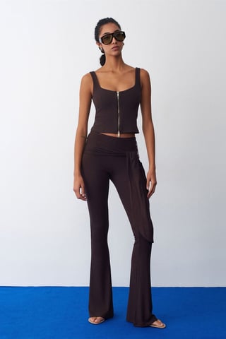Hochtaillierte Bootcut-Jersey-Hose mit Bindegürtel