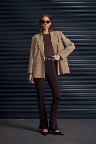 Taillenhohe Skinny Flare Hose mit Gürtel
