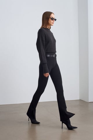 Taillenhohe Skinny Flare Hose mit Gürtel