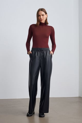 Damenweite Kunstlederhose