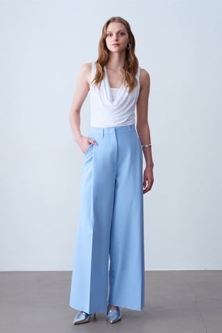 Hoch taillierte weite Crepe-Hosen