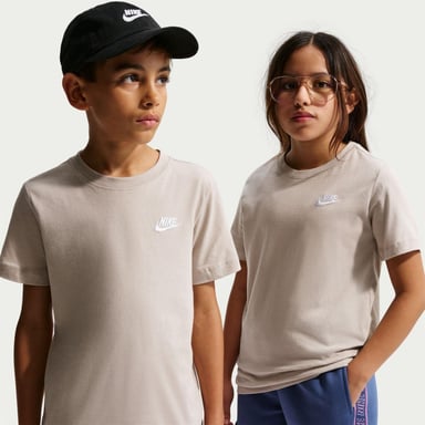 Nike - "Futura" T-Shirt für Kinder, Regulär (Cremefarbe)
