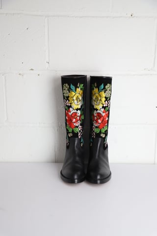 Etro Kniehohe Stiefel mit Blumenstickerei aus schwarzem Leder und Wildleder