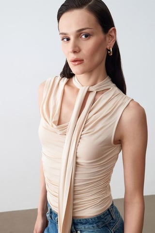Ärmellose Cowl-Neck-Jersey-Bluse
