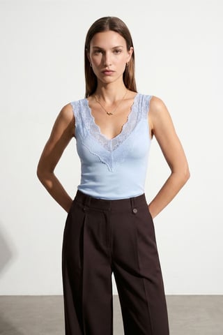 Taillierte ärmellose Spitzenbluse