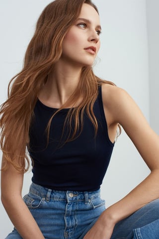 Rippige Halter-Neck Slim-Fit Bluse