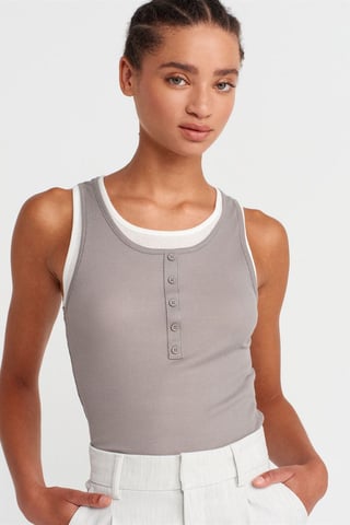 Baumwoll-Rippenshirt ohne Ärmel mit Knöpfen