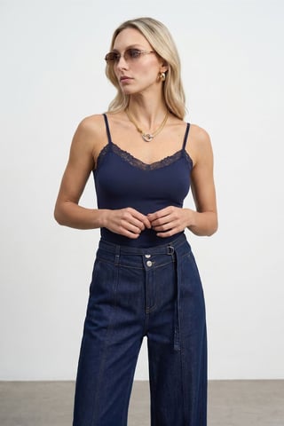 Dilvin Slim-Fit ärmellose Cami-Bluse mit V-Ausschnitt - Marineblau