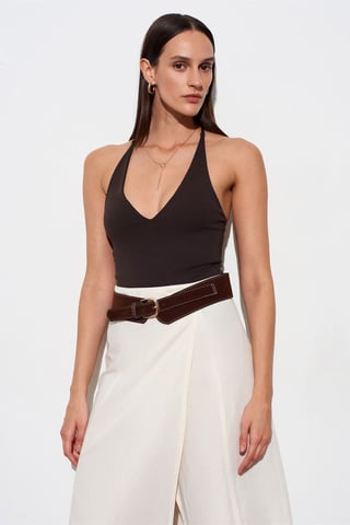 Schmal geschnittenes Cut-Out Halter-Body
