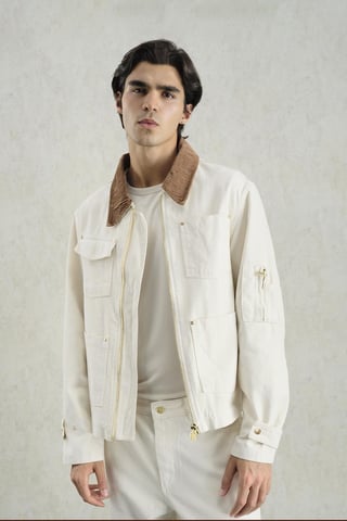 Kollardetaillierte saisonale Jacke mit Taschen