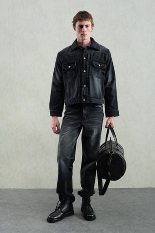 Jeansjacke mit Taschen