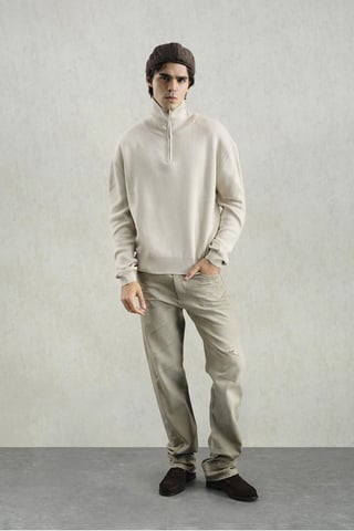 Rippstrickpullover mit Reißverschlusskragen