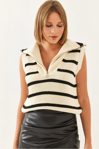 Gestreifter Strickpullover mit Reißverschluss-Kragen