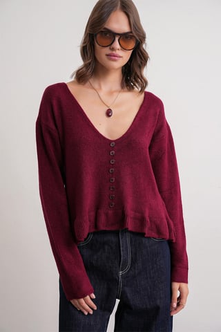 Leichtes V-Ausschnitt-Stricktop mit Knopfdetails
