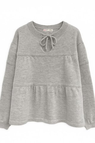 Locker gestrickter Pullover mit Bindeband