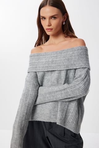 Bequemer, schulterfreier, strukturiertes Strickpullover mit Madonna-Kragen