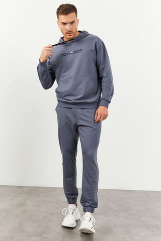 Overgroßes Kapuzenpullover- und Hosen-Set