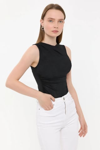 Ärmellose Rundhalsbluse