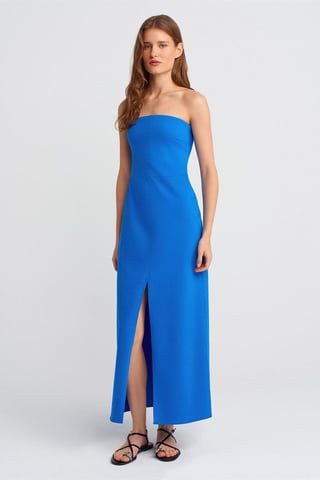 Trägerloses, tailliertes Midikleid mit Schlitz