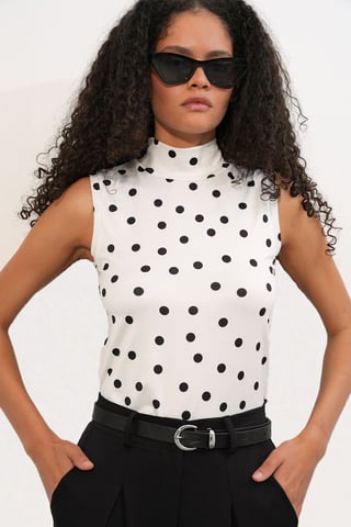 Enganliegender halber Rollkragen-Bodysuit