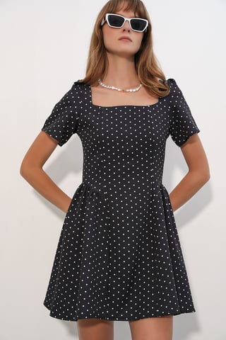 Punkte-A-Linien-Minikleid