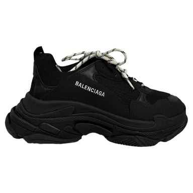 Balenciaga Triple S Sneakers aus schwarzem Polyester